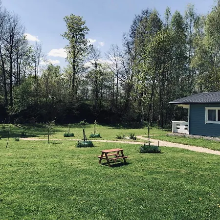 Caloroczny Na Wylacznosc Niebieska Osada Nad Gorskim Potokiem