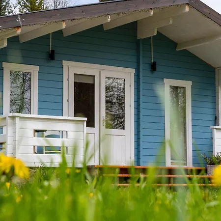 Caloroczny Na Wylacznosc Niebieska Osada Nad Gorskim Potokiem *