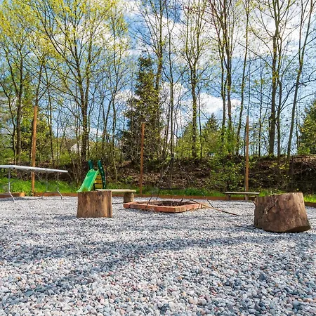 Caloroczny Na Wylacznosc Niebieska Osada Nad Gorskim Potokiem *