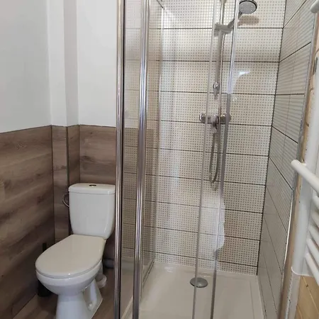 Caloroczny Na Wylacznosc Niebieska Osada Nad Gorskim Potokiem