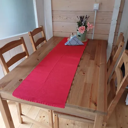 Caloroczny Na Wylacznosc Niebieska Osada Nad Gorskim Potokiem *