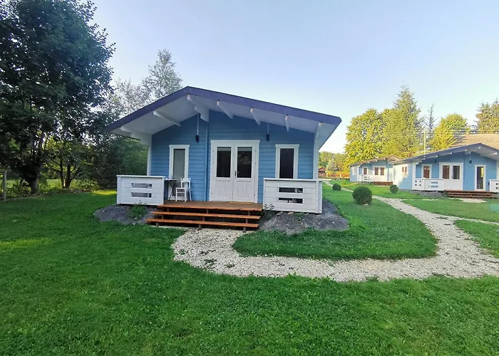 Caloroczny Na Wylacznosc Niebieska Osada Nad Gorskim Potokiem