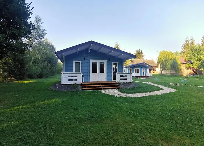 Caloroczny Na Wylacznosc Niebieska Osada Nad Gorskim Potokiem *