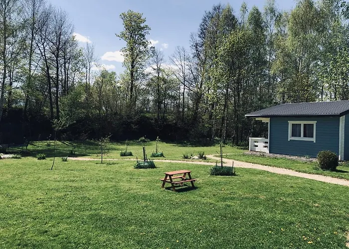 Caloroczny Na Wylacznosc Niebieska Osada Nad Gorskim Potokiem