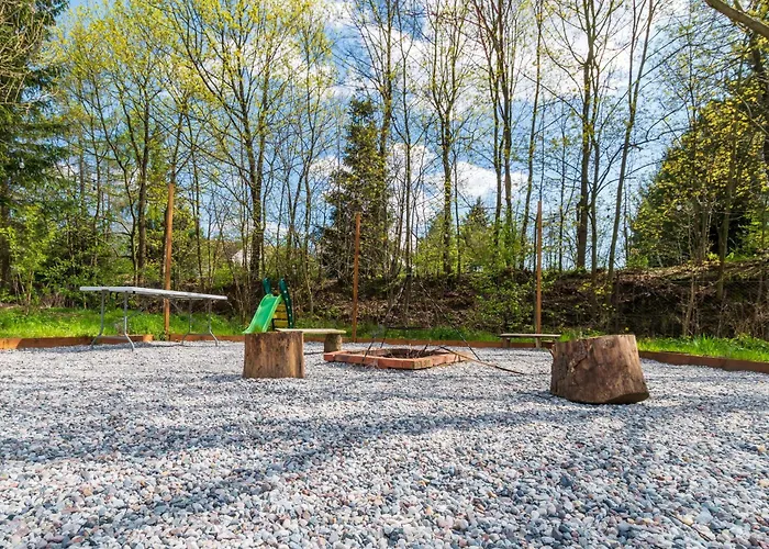 Caloroczny Na Wylacznosc Niebieska Osada Nad Gorskim Potokiem *