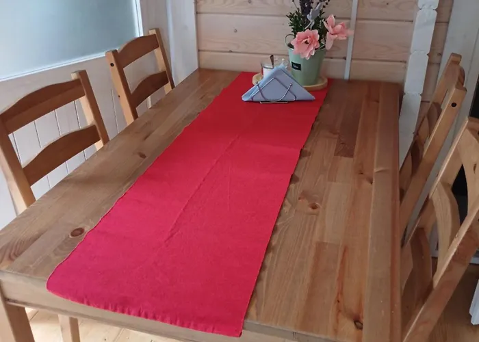 Caloroczny Na Wylacznosc Niebieska Osada Nad Gorskim Potokiem *