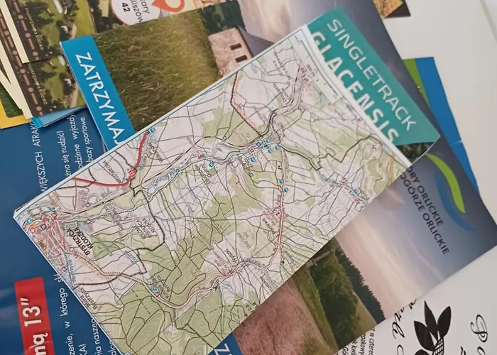 Caloroczny Na Wylacznosc Niebieska Osada Nad Gorskim Potokiem